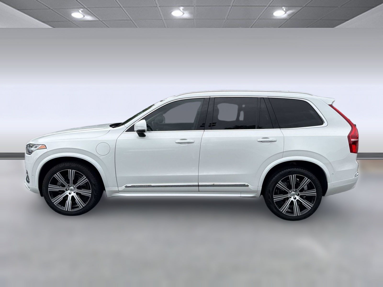 Certified 2024 Volvo XC90 T8 Plus w/ Protection Package AWD/4WD image 2