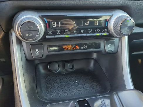 Used 2020 Toyota RAV4 XLE image 8