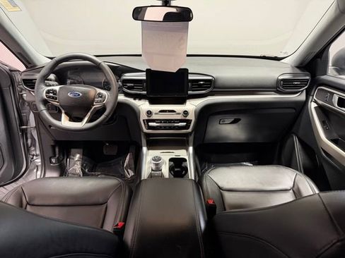 Used 2023 Ford Explorer XLT w/ Equipment Group 202A image 39