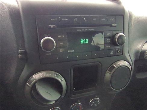 Used 2018 Jeep Wrangler Unlimited Sport w/ Connectivity Group image 9