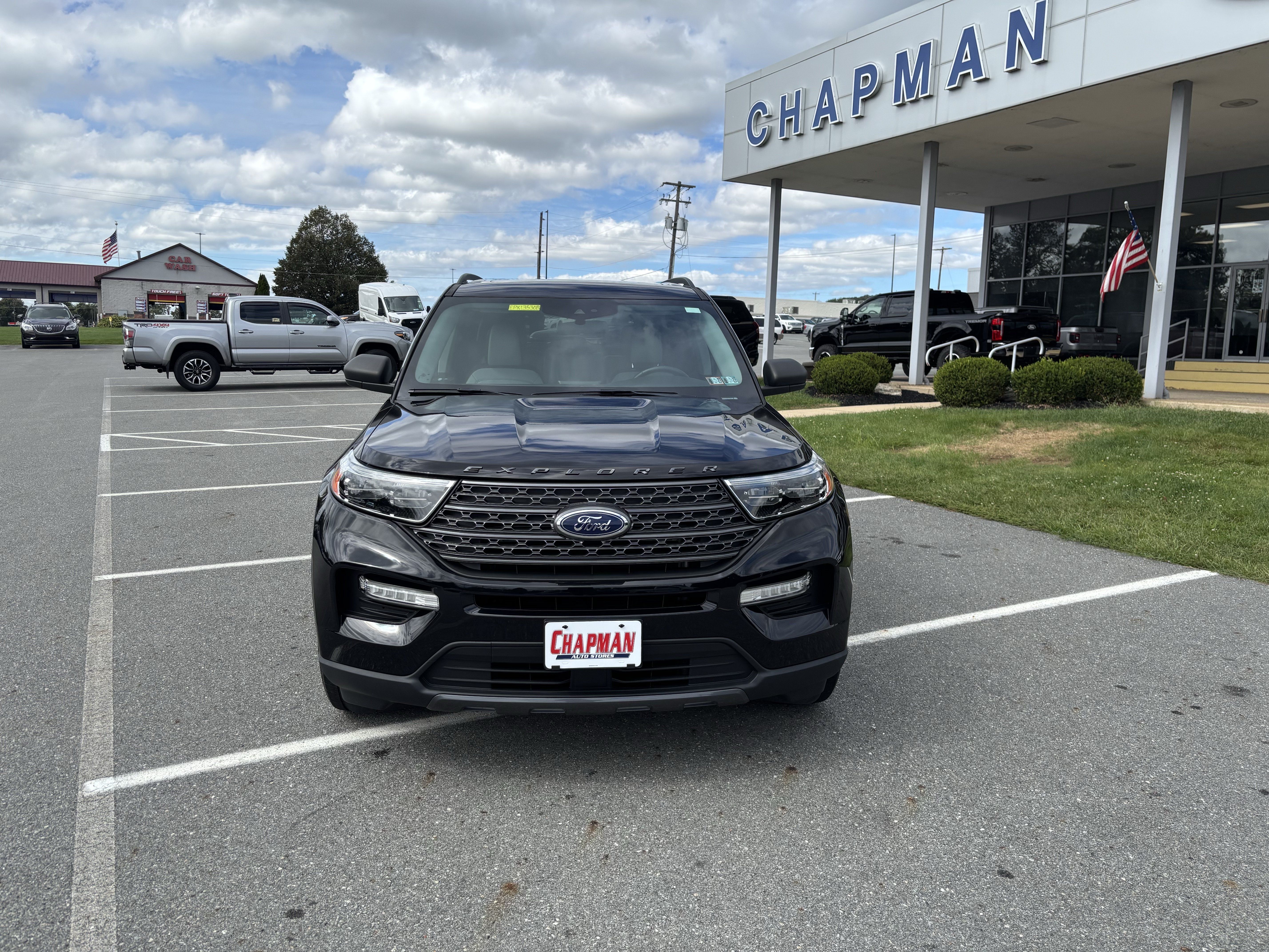 Certified 2021 Ford Explorer XLT w/ Equipment Group 202A AWD/4WD image 2