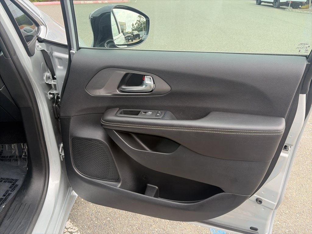 Used 2026 Chrysler Pacifica Select AWD/4WD image 22
