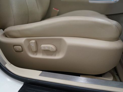 Used 2010 INFINITI M35 w/ Technology Pkg RWD image 32