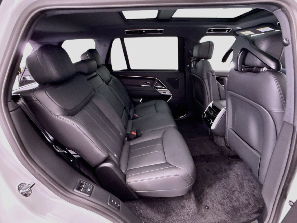 New 2026 Land Rover Range Rover Long Wheelbase SE AWD/4WD image 21