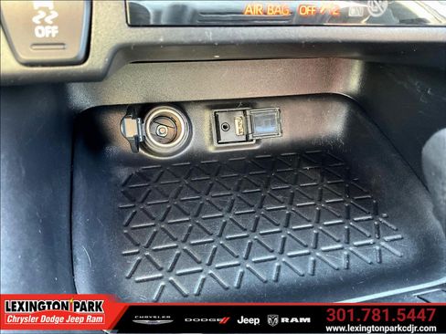 Used 2019 Toyota RAV4 XLE AWD/4WD image 15
