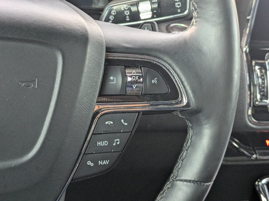 Used 2020 Lincoln Navigator Reserve w/ Equipment Group 208A Reserve AWD/4WD image 17