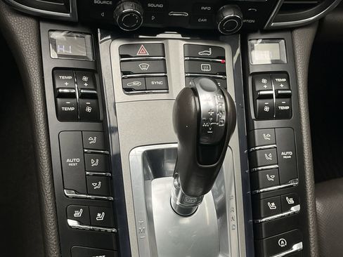 Used 2016 Porsche Panamera 4 Edition image 21