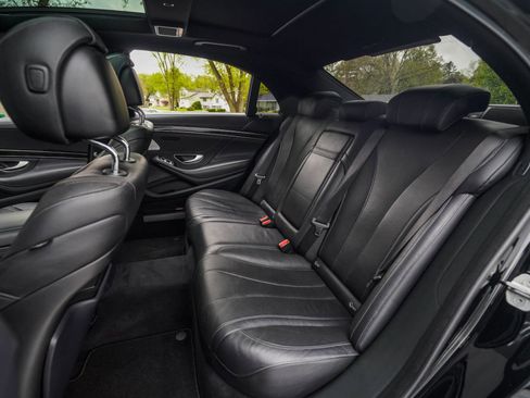 Used 2017 Mercedes-Benz S 550 Sedan image 30