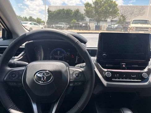 Used 2026 Toyota Corolla Cross LE FWD image 10