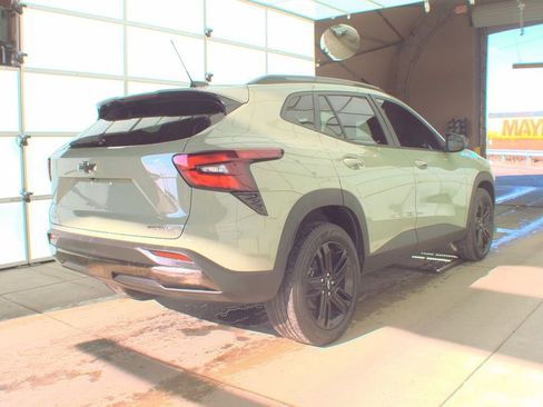 Used 2024 Chevrolet Trax ACTIV w/ Sunroof Package image 8