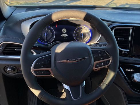 New 2026 Chrysler Pacifica Pinnacle image 4