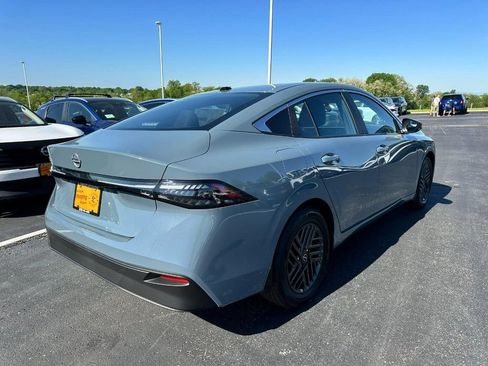 Used 2026 Nissan Sentra SV w/ SV Convenience Package FWD image 3