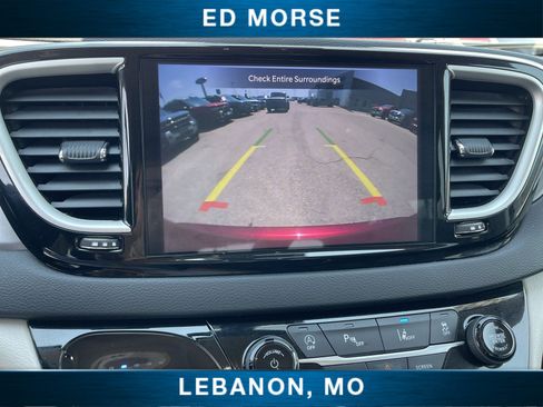 Used 2023 Chrysler Pacifica Touring-L FWD image 14