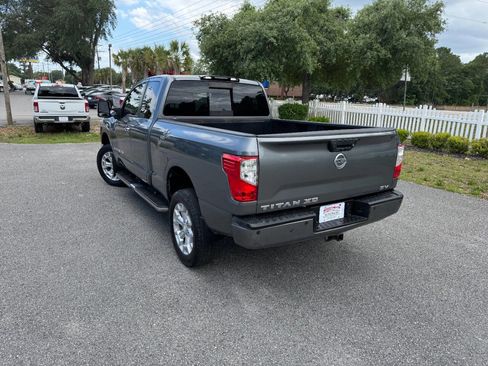 Used 2017 Nissan Titan SV RWD image 4