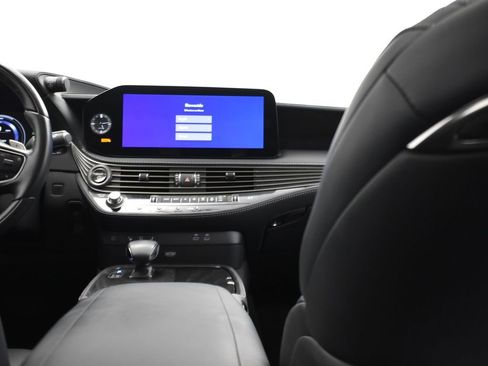 Used 2023 Lexus LS 500h AWD w/ Luxury Package image 19