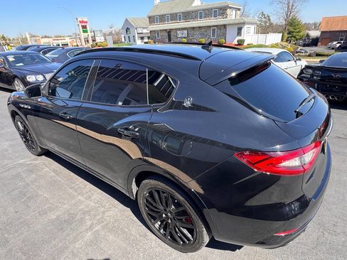 Used 2019 Maserati Levante image 13