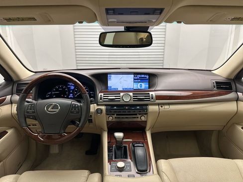 Used 2013 Lexus LS 460 AWD w/ Comfort Pkg image 15