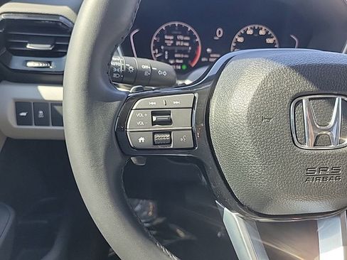 Used 2024 Honda Pilot Touring image 16