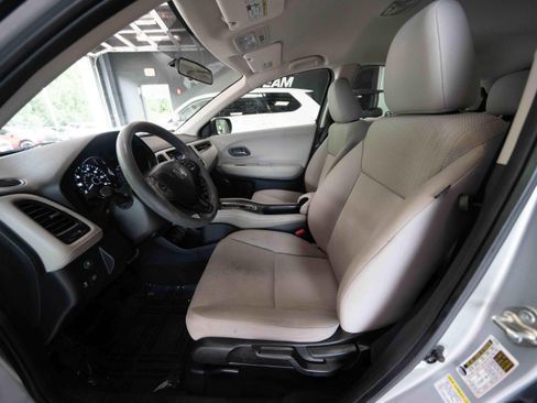 Used 2016 Honda HR-V LX image 9