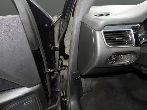 Used 2018 Porsche Macan Sport Edition image 28