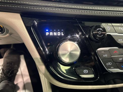 Used 2024 Chrysler Pacifica Limited FWD image 20
