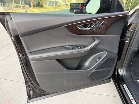 Used 2023 Audi Q8 Prestige image 11