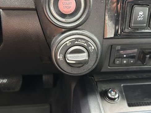Used 2020 Nissan Titan PRO-4X w/ Pro-4x Convenience Package AWD/4WD image 15
