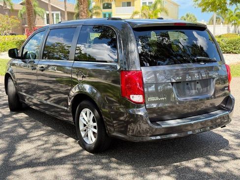 Used 2019 Dodge Grand Caravan SXT FWD image 3