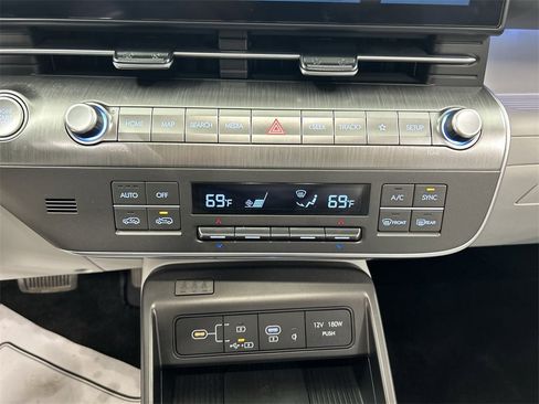 Used 2024 Hyundai Kona Limited image 17