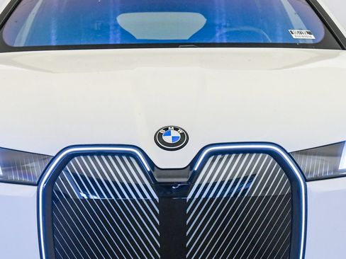Used 2026 BMW iX xDrive60 AWD/4WD image 8
