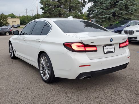 Certified 2023 BMW 530i xDrive w/ Premium Package AWD/4WD image 3