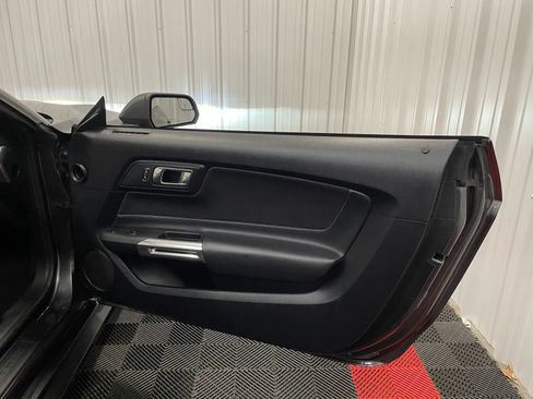 Used 2018 Ford Mustang GT w/ Black Accent Pkg RWD image 36