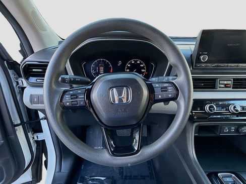 Used 2023 Honda Pilot LX image 10