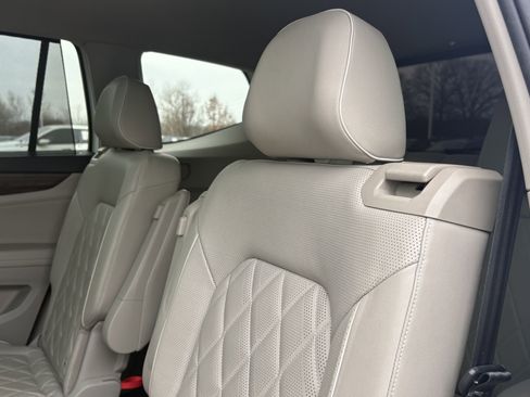 Used 2024 Volkswagen Atlas SEL Premium R-Line AWD/4WD image 29