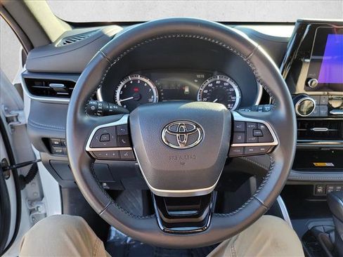 Used 2024 Toyota Highlander XSE image 21