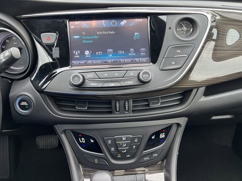 Used 2019 Buick Envision Essence FWD image 22