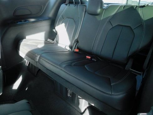 New 2026 Chrysler Pacifica Select FWD image 24