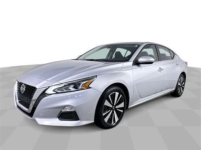 Used 2022 Nissan Altima 2.5 SV