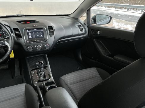 Used 2017 Kia Forte S image 16