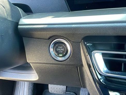 Used 2025 Chevrolet Traverse LT AWD/4WD image 20