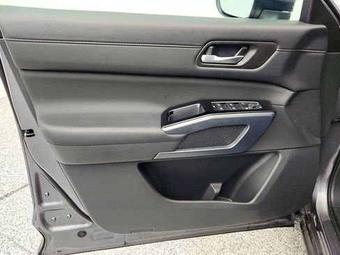 Used 2024 Nissan Pathfinder SL image 10