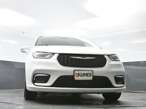 Used 2022 Chrysler Pacifica Touring-L FWD image 24