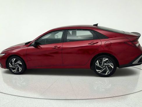 Used 2025 Hyundai Elantra Sport FWD image 4