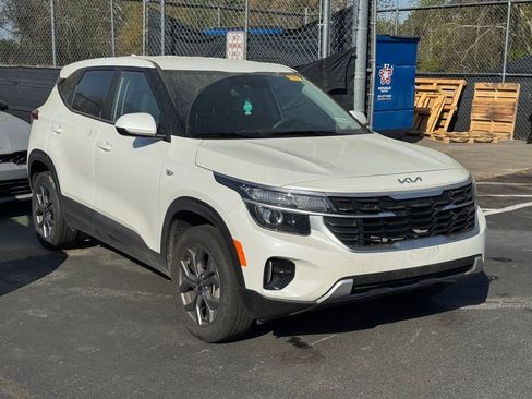 Certified 2025 Kia Seltos LX image 1