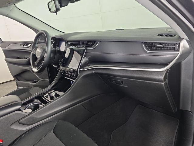Used 2022 Jeep Grand Cherokee L Laredo w/ Luxury Tech Group I AWD/4WD image 28