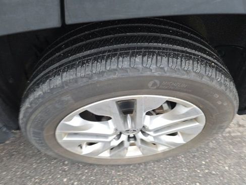 Used 2023 Toyota RAV4 XLE Premium image 8