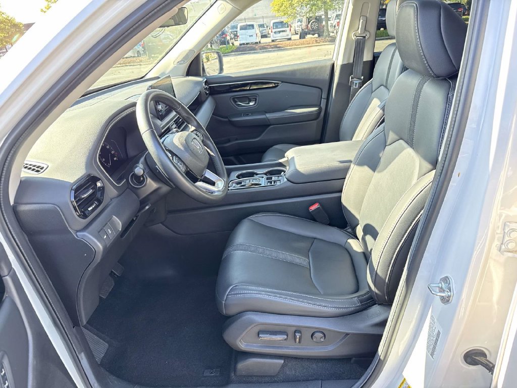 Used 2024 Honda Pilot Touring image 6