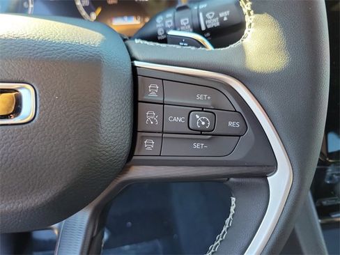 New 2025 Jeep Grand Cherokee Altitude image 22