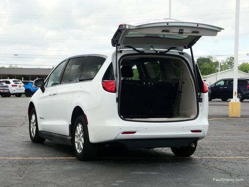 Used 2022 Chrysler Voyager LX image 27