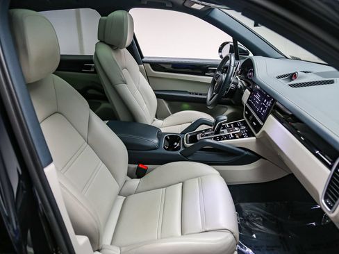 Certified 2023 Porsche Cayenne AWD/4WD image 20